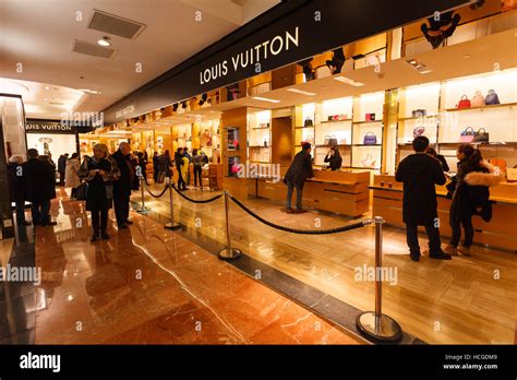 louis vuitton galeries lafayette telephone|louis vuitton paris stores.